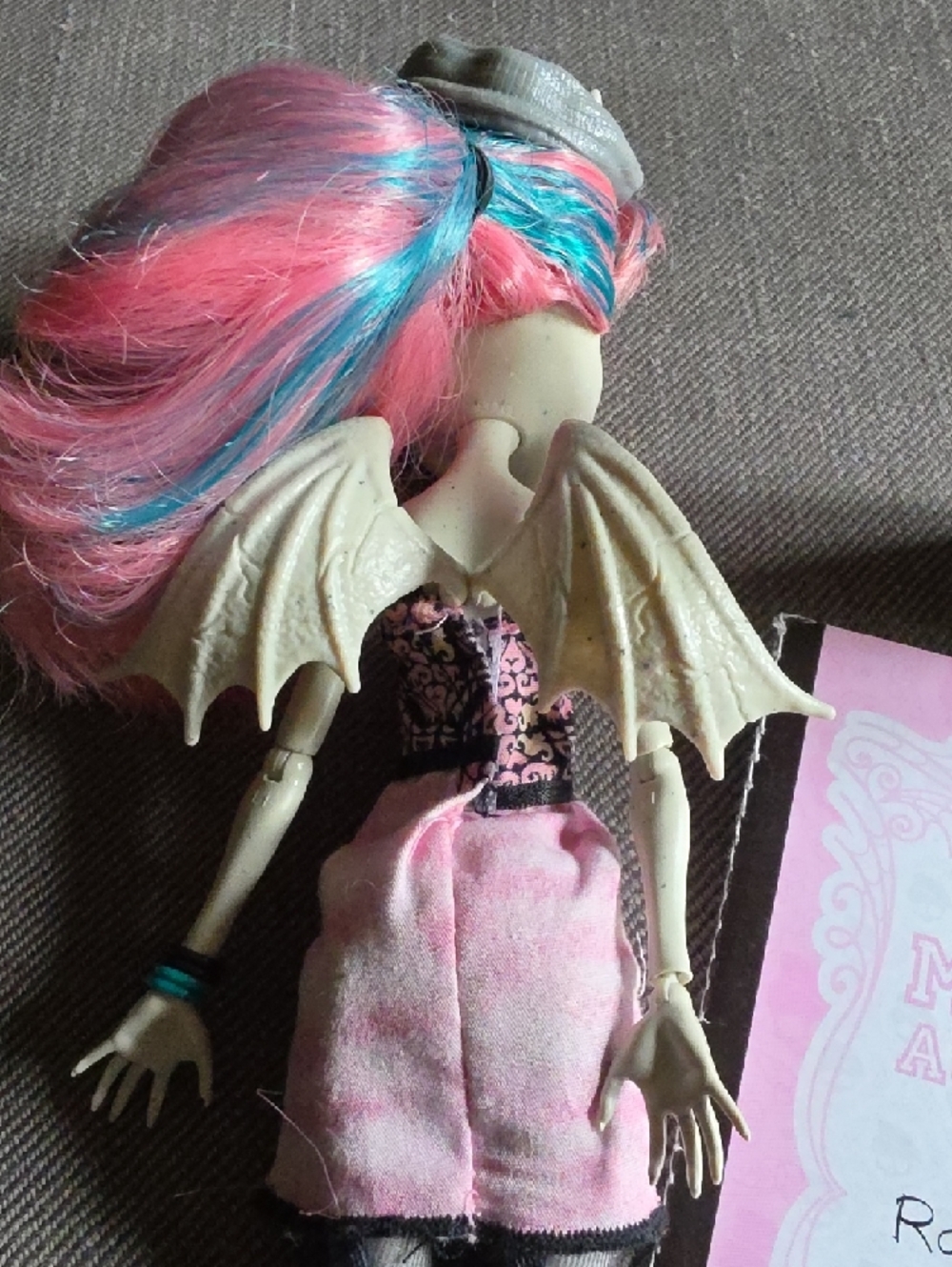 Monster High Doll- Rochell Goyle - Picture 6 of 7